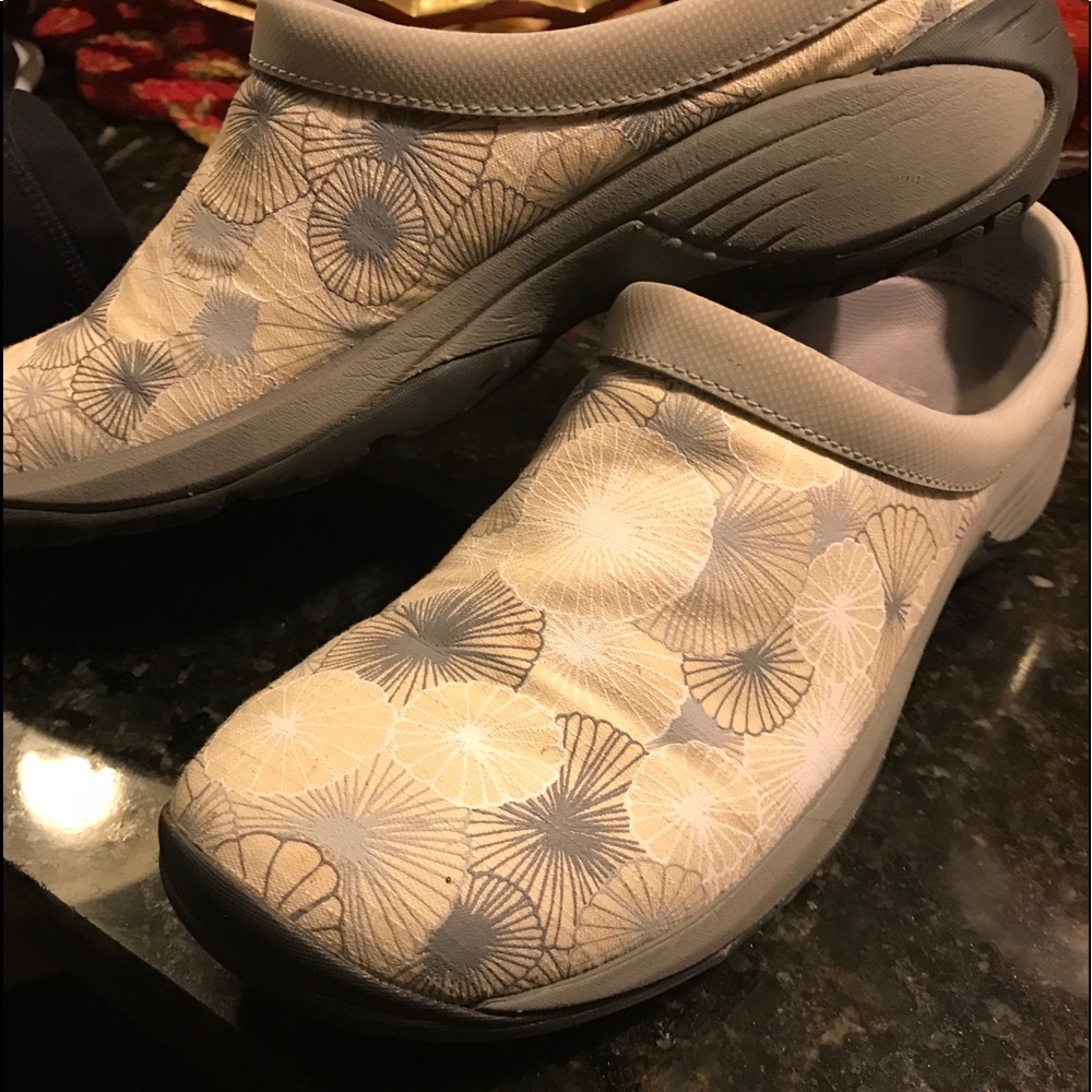 MERRELL MOC Q form air cushion slip on Clogs
